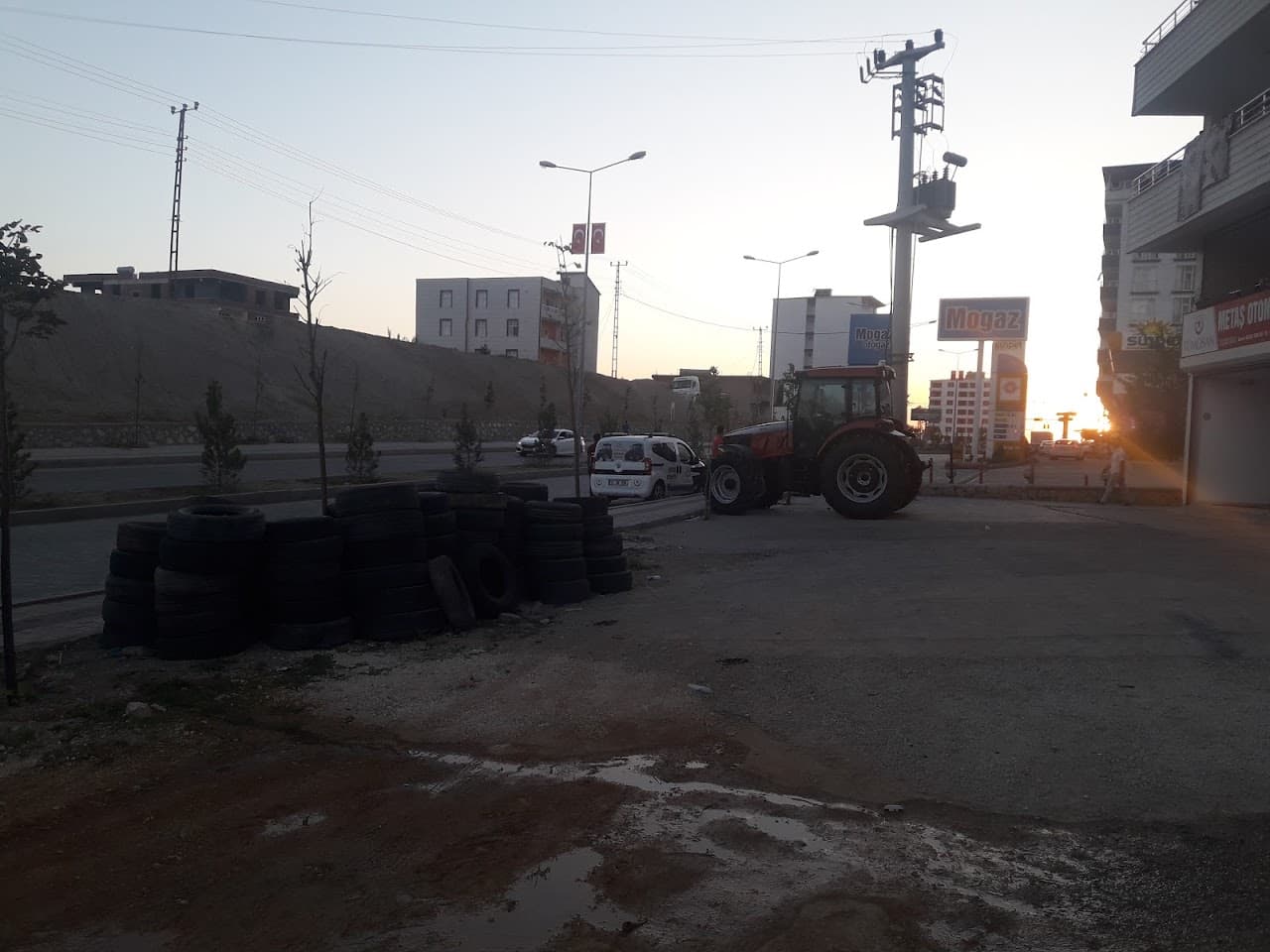 Adaş Olimpik Halı Sahası