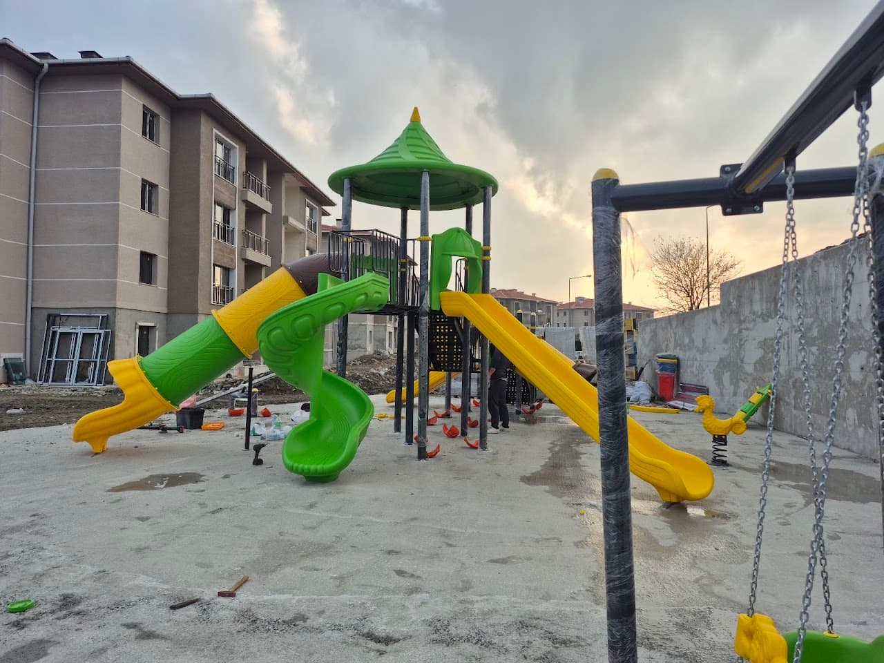 Cocuk parkı kurulum montaj gazebo / kamelya Kauçuk döşeme deck kaplama halı saha basketbol sahası 4