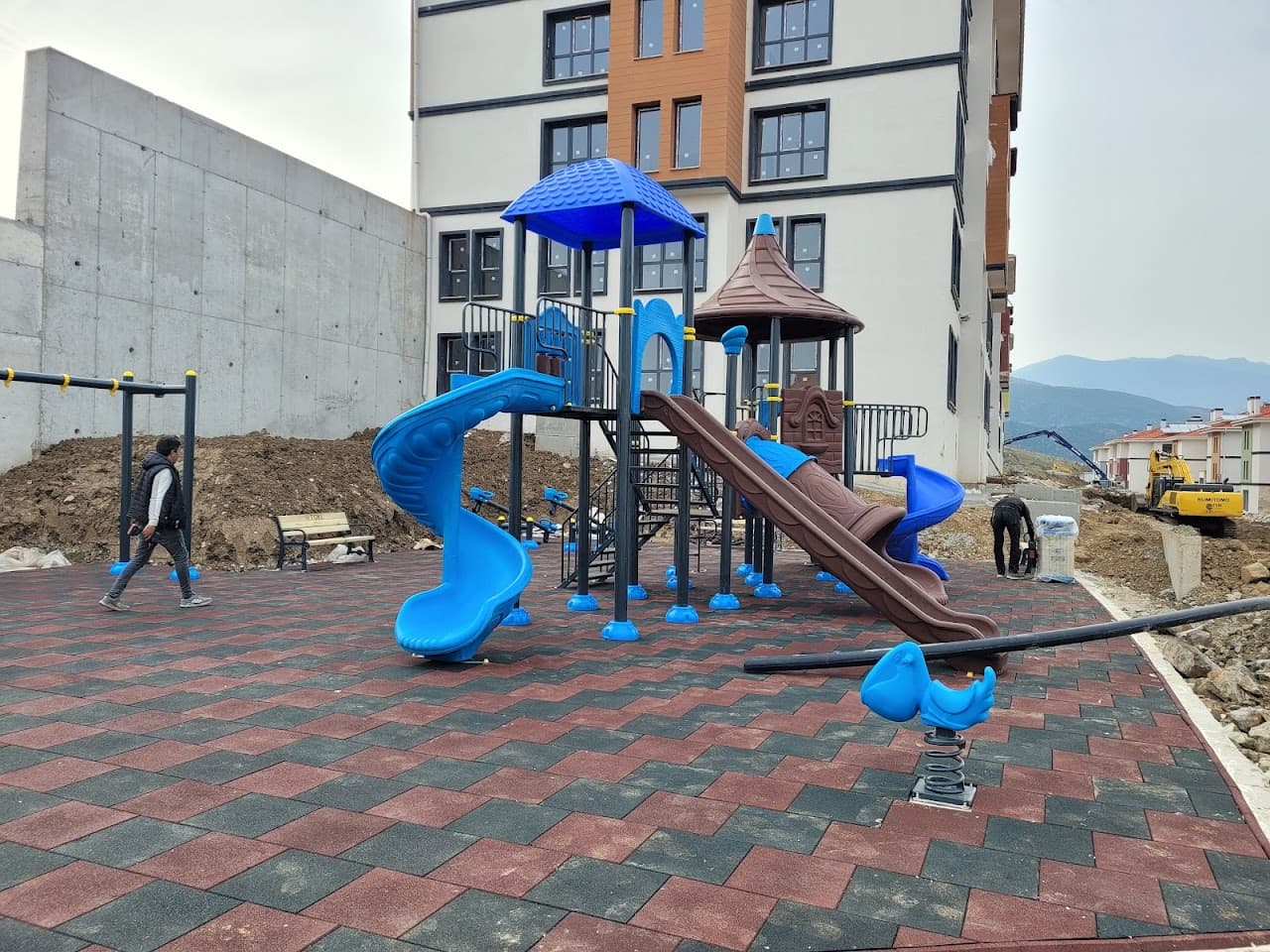 Cocuk parkı kurulum montaj gazebo / kamelya Kauçuk döşeme deck kaplama halı saha basketbol sahası 5