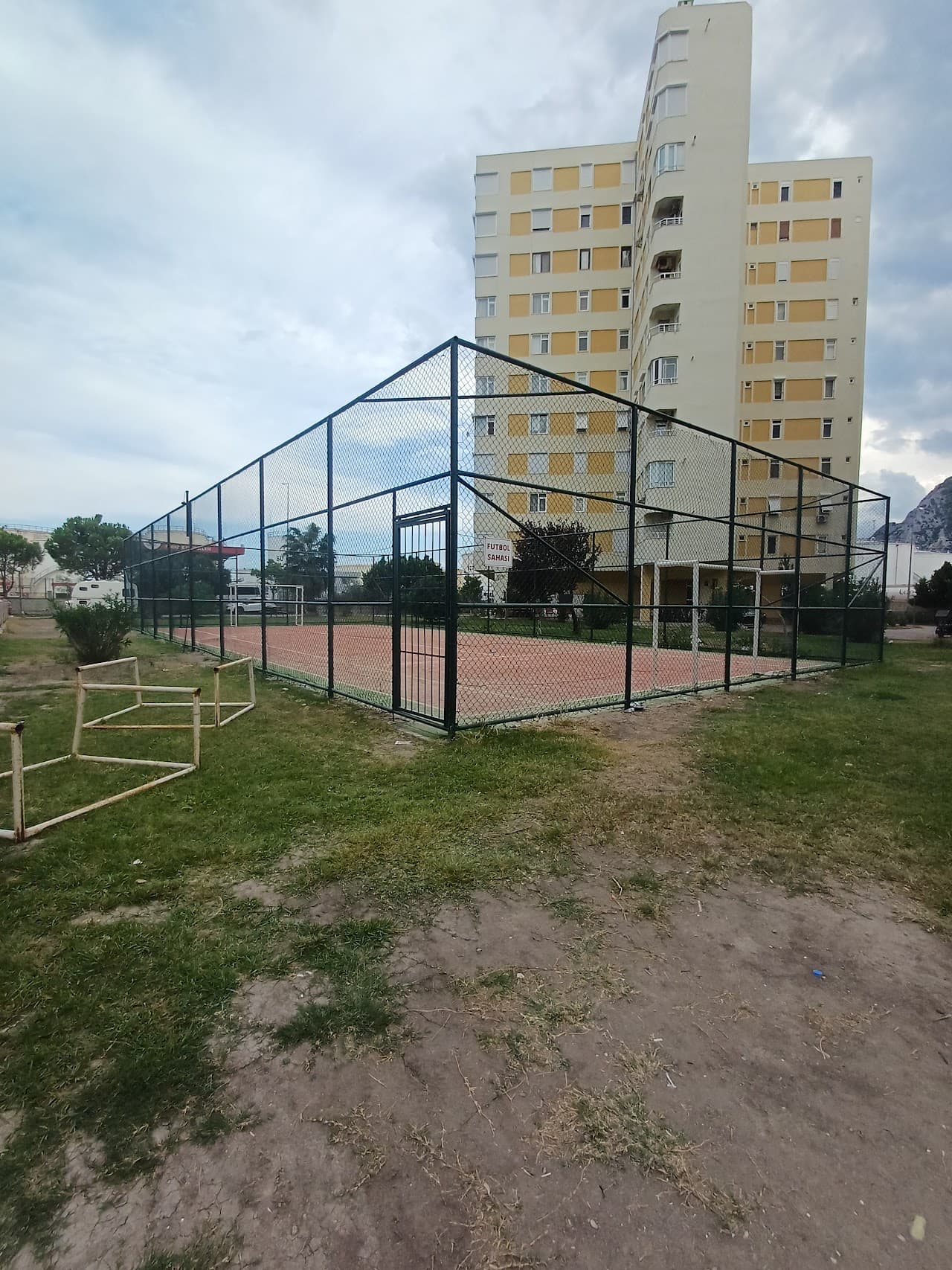 Konyaaltı Mimoza Evleri Halı Saha 1
