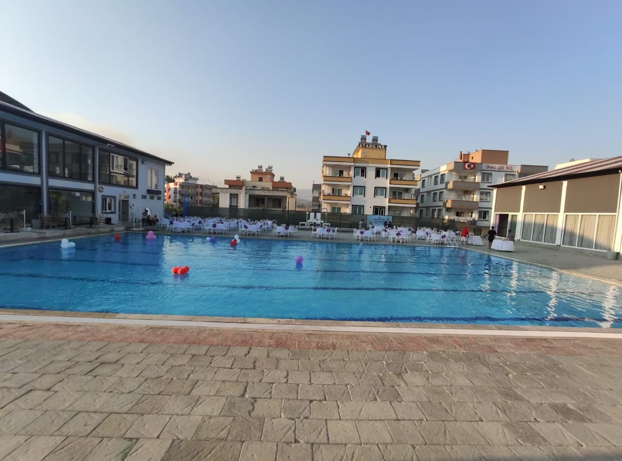 Çeceli Park Yüzme Havuzu - Halı Saha -Tuğba Balo Düğün Salonu 3