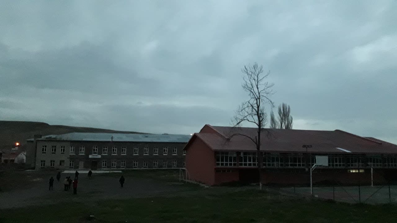 Futbol Sahası 2