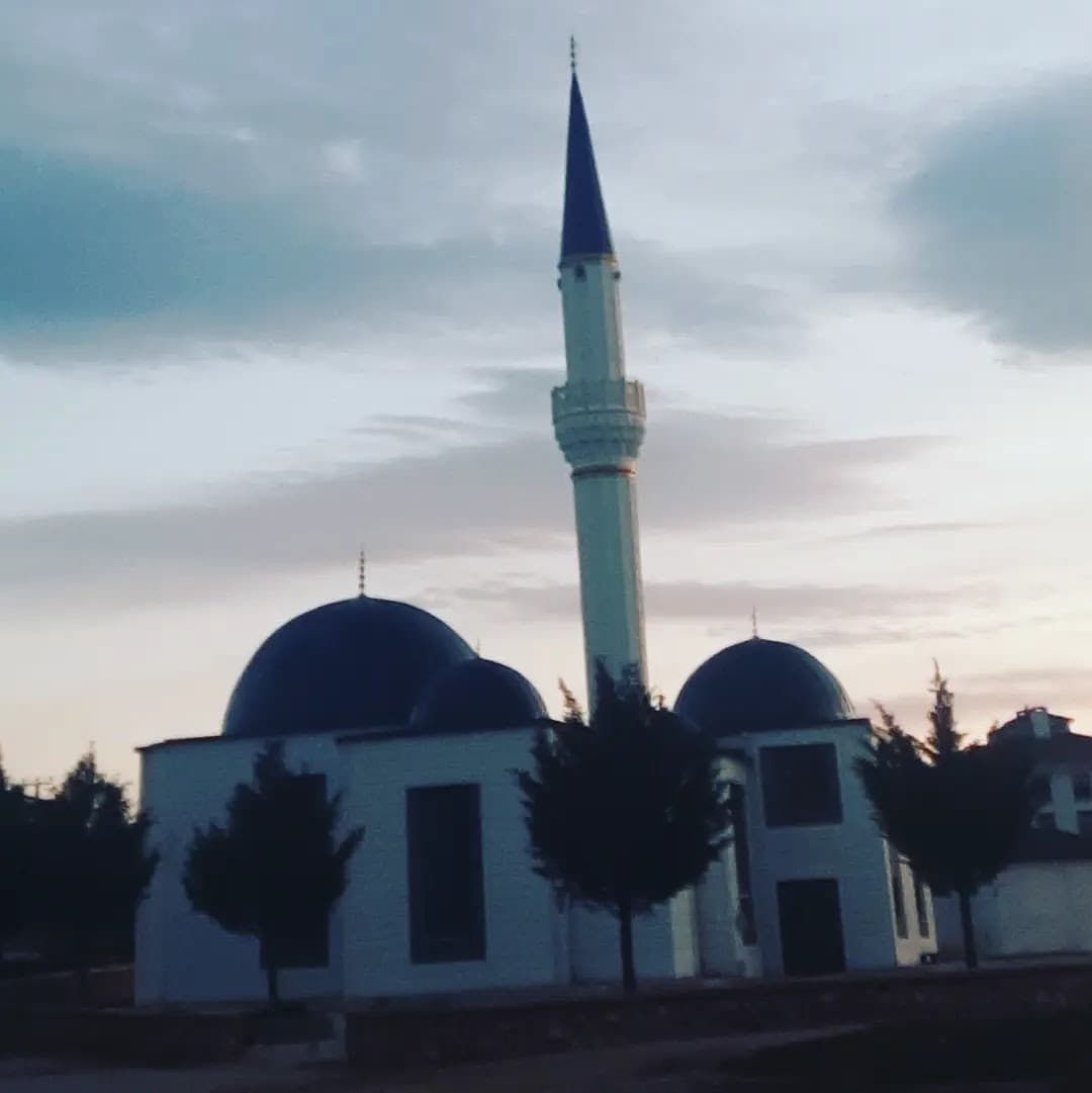 Keleş Belediyesi Şehit Samet Saraç Kapalı Halı Saha Tesisleri 2