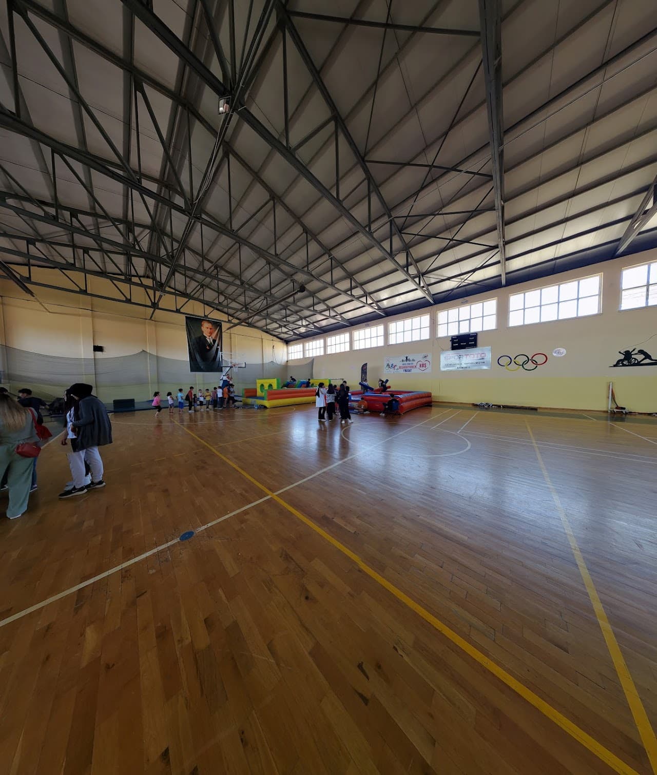 Akdağmadeni Stadyumu 4