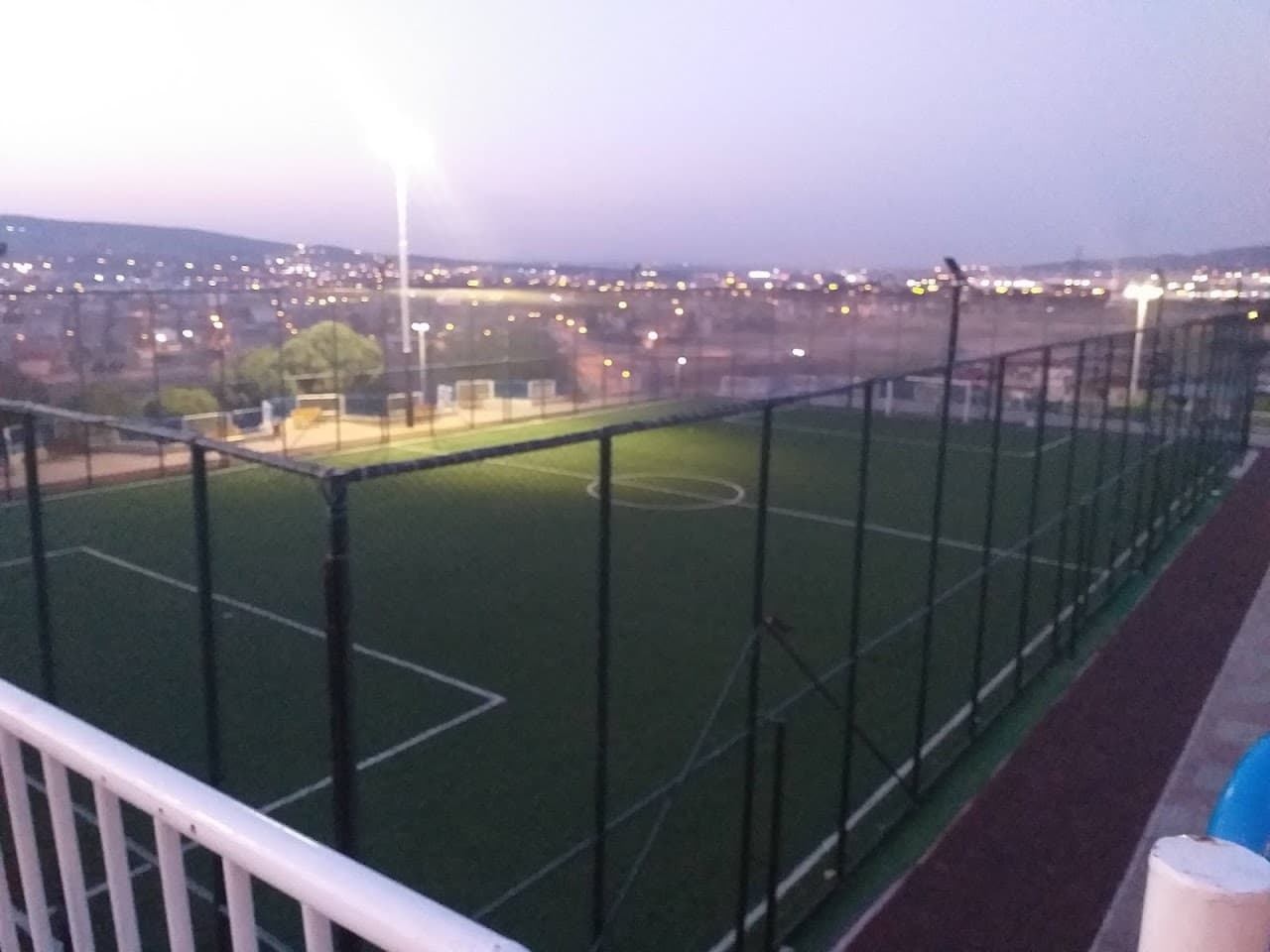 Peker Mahallesi Futbol Sahası 4