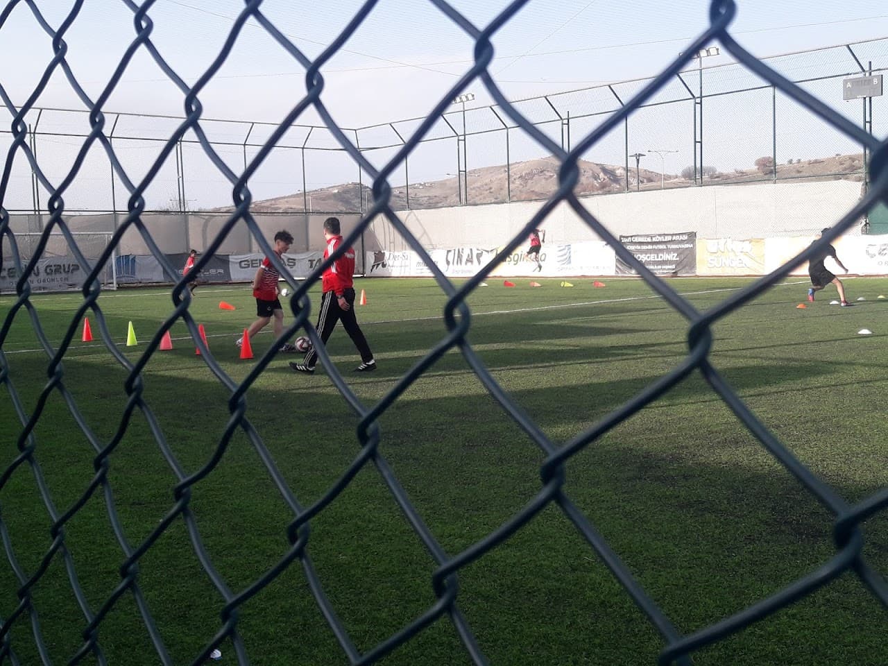 Karapürçek Barış Pınarı Parkı Halı Saha 3