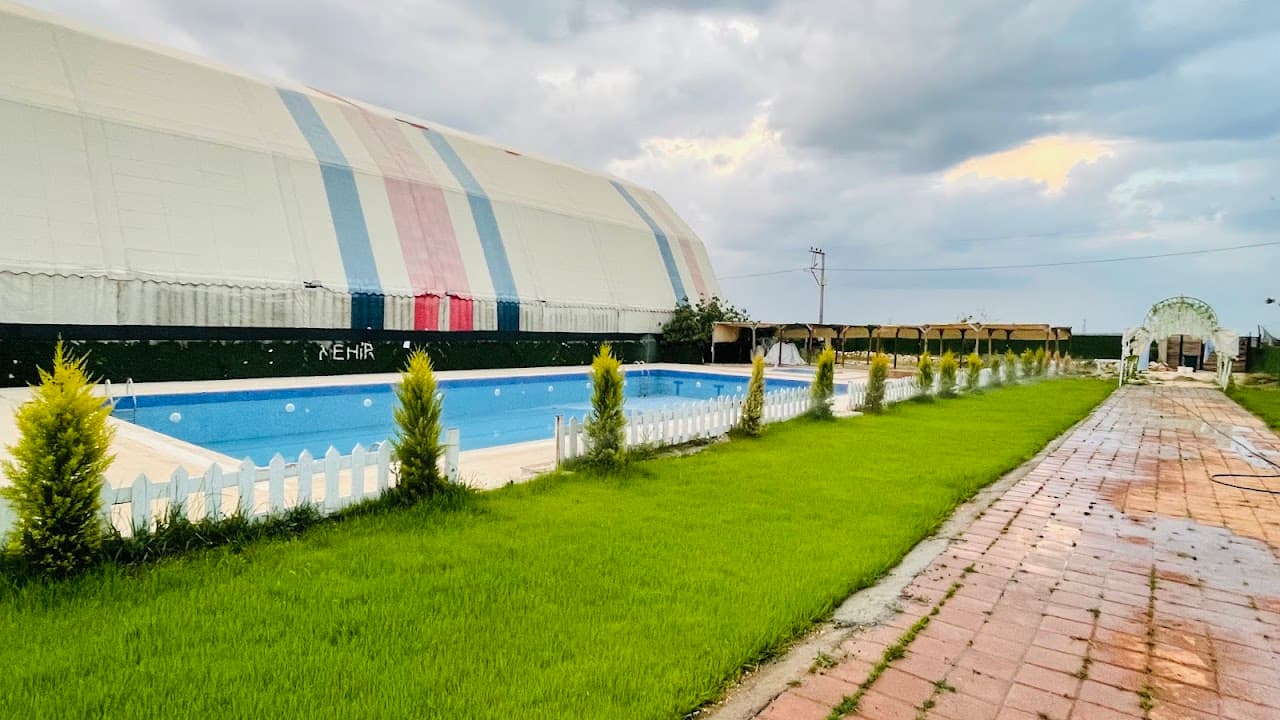 Dargeçit Arena Kapalı Halısaha & Nehir Olimpik YÜZME HAVUZU & Neva Event Garden 4