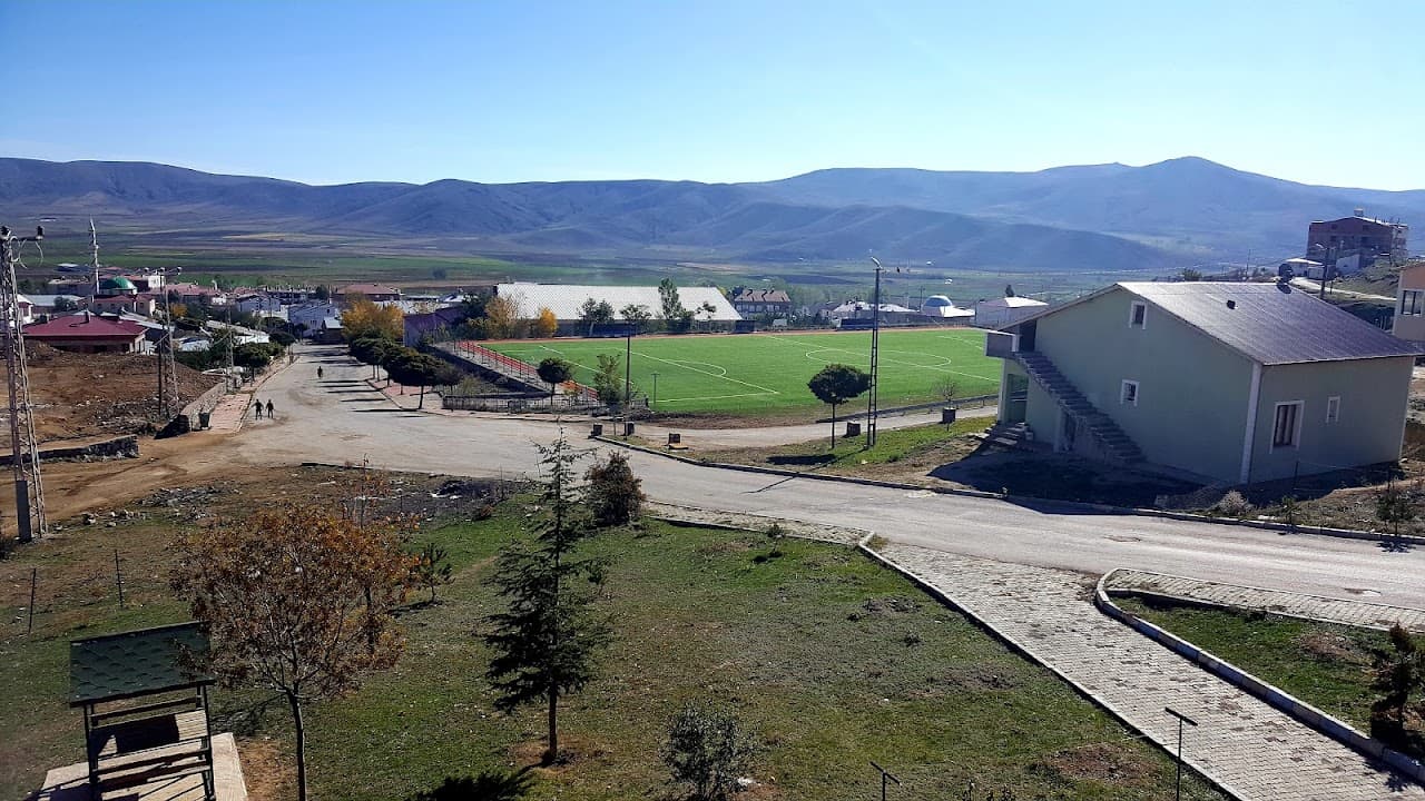 Demirözü İlçe Stadyumu 4