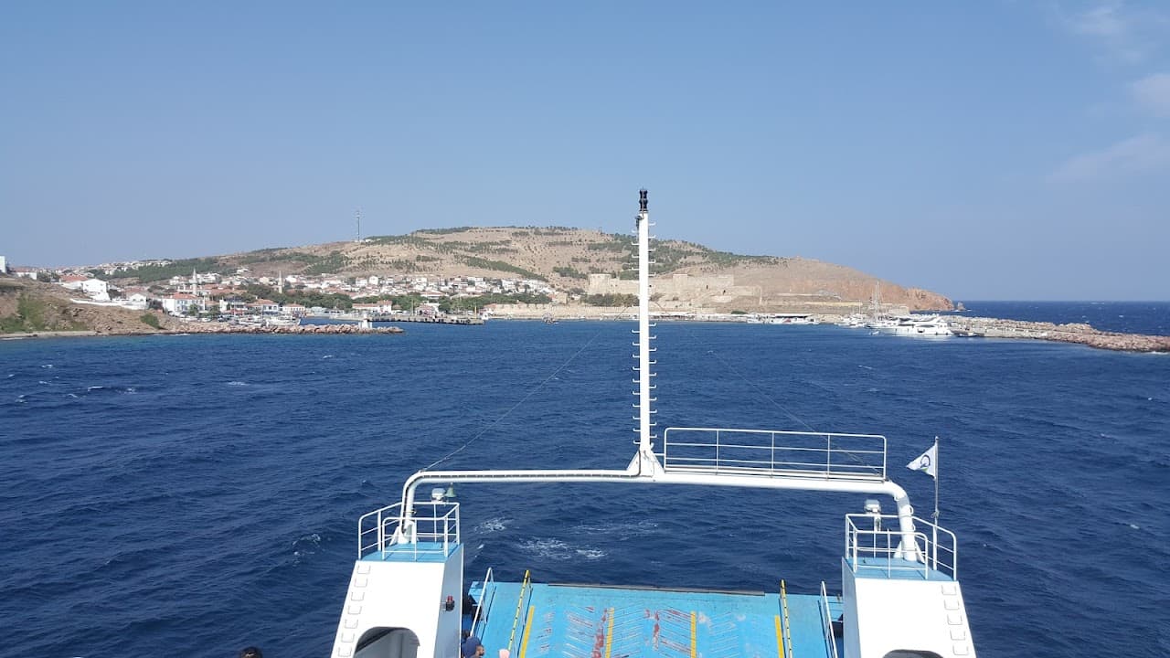 Bozcaada Halı Saha 5