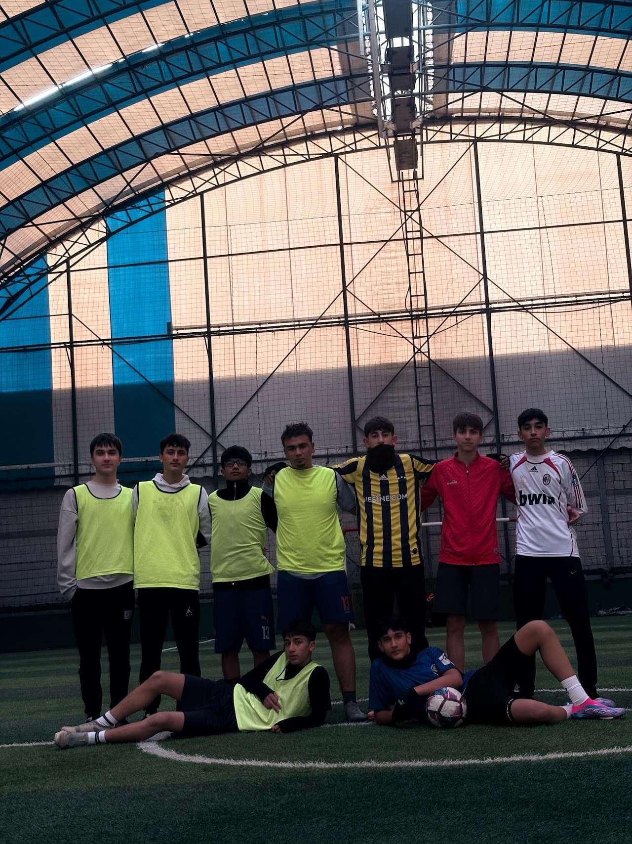 AKADEMİ HALI SAHA& SPOR TESİSLERİ 2