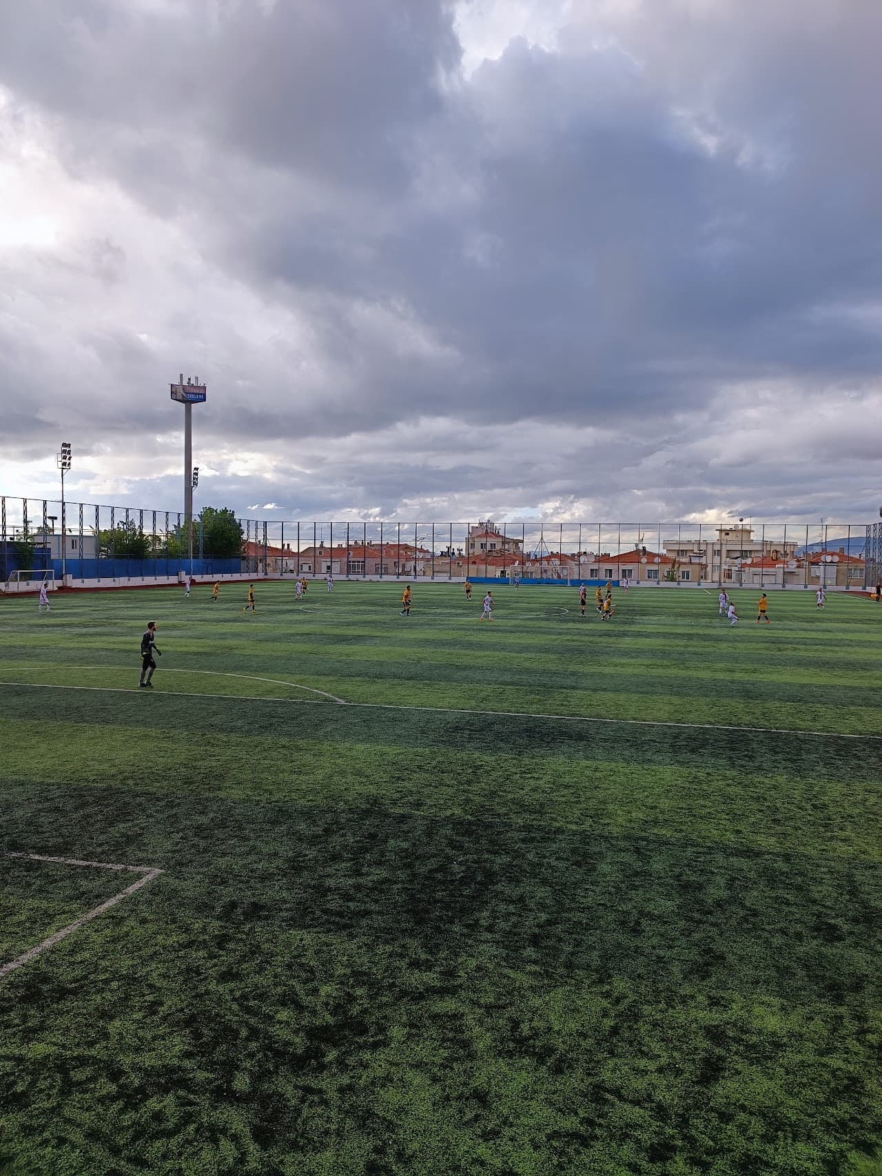 İzmir Büyükşehir Belediyesi Yeşilyurt Futbol Sahası 2
