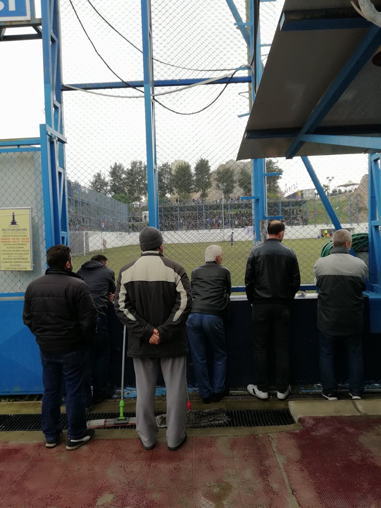 İzmir Büyükşehir Belediyesi Yeşilyurt Futbol Sahası 4