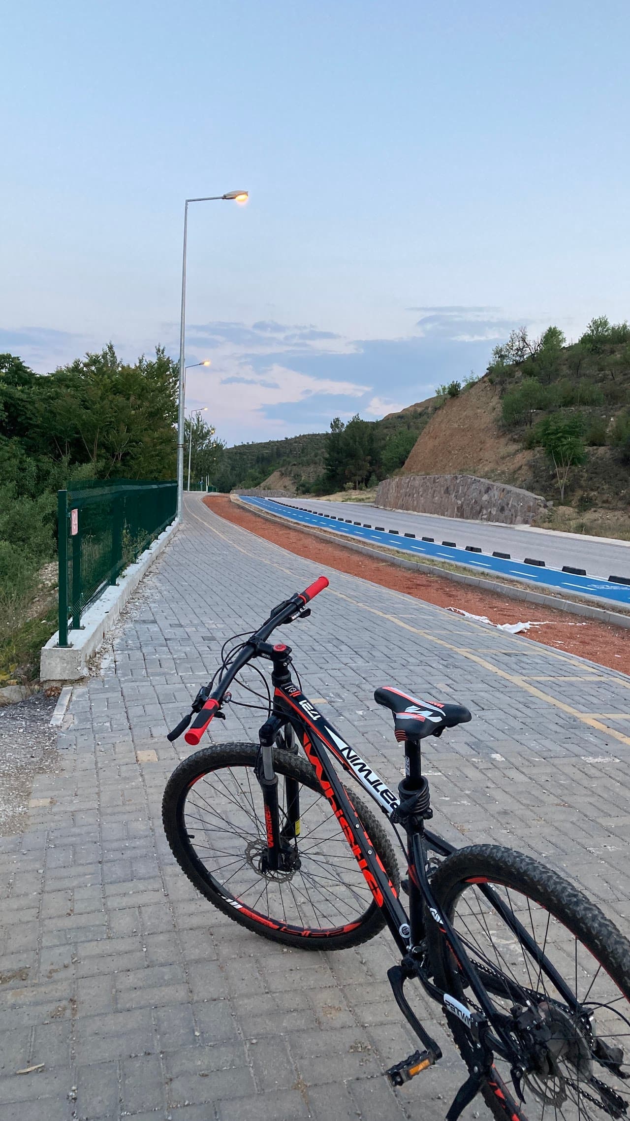 Aksu Arena Spor Tesisleri Kapalı Halı Saha 5