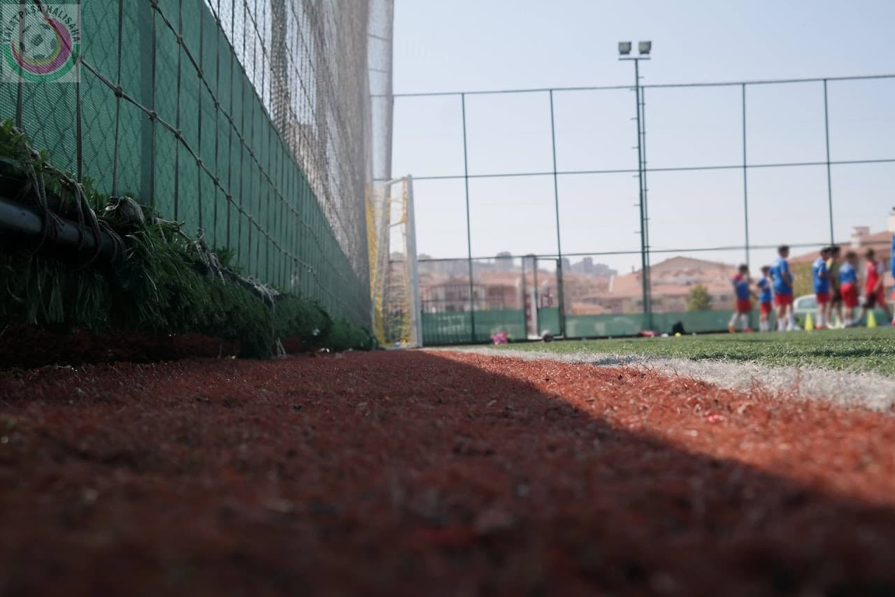 Talatpaşa Halı Saha Spor Tesisi 3