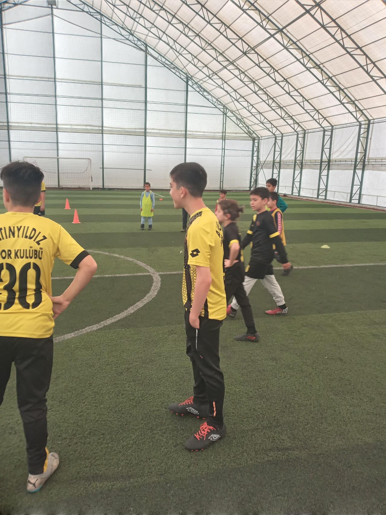 Olimpiyat halı saha spor kompleksi 3