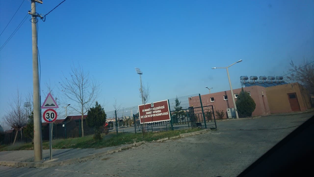 Osmaniye Çim Hokeyi Sahası 4
