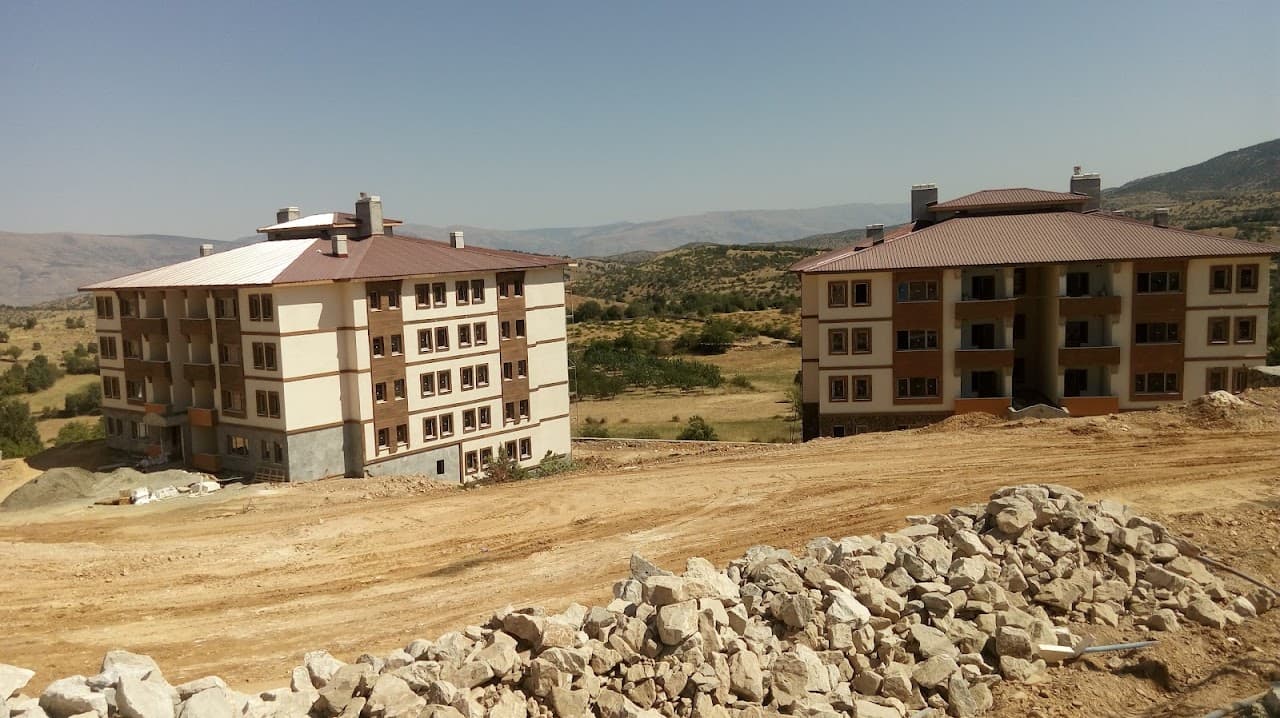 Pütürge Kaymakamlığı Halı Saha 2
