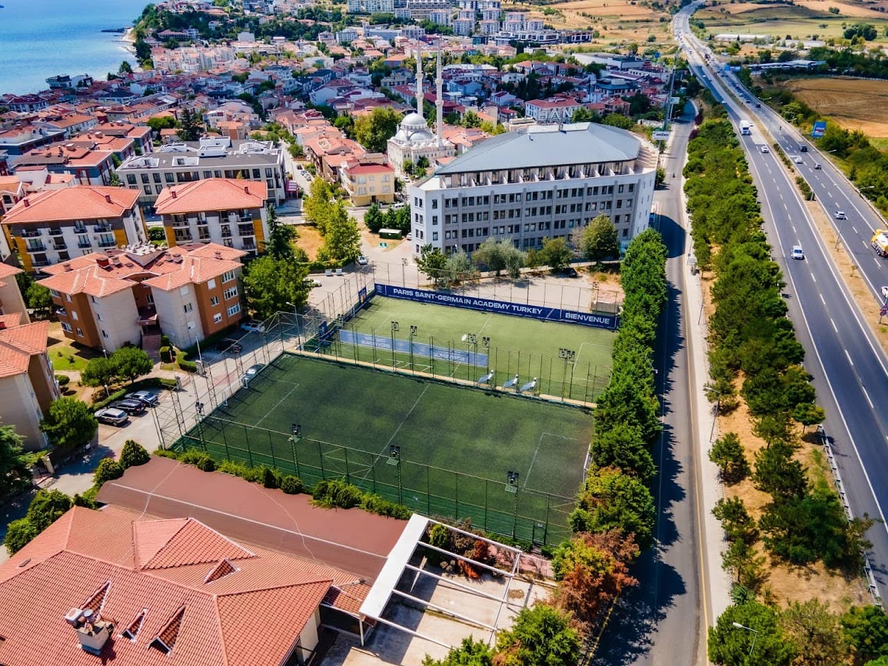 DEĞİRMENALTI BAHÇE HALI SAHA 2