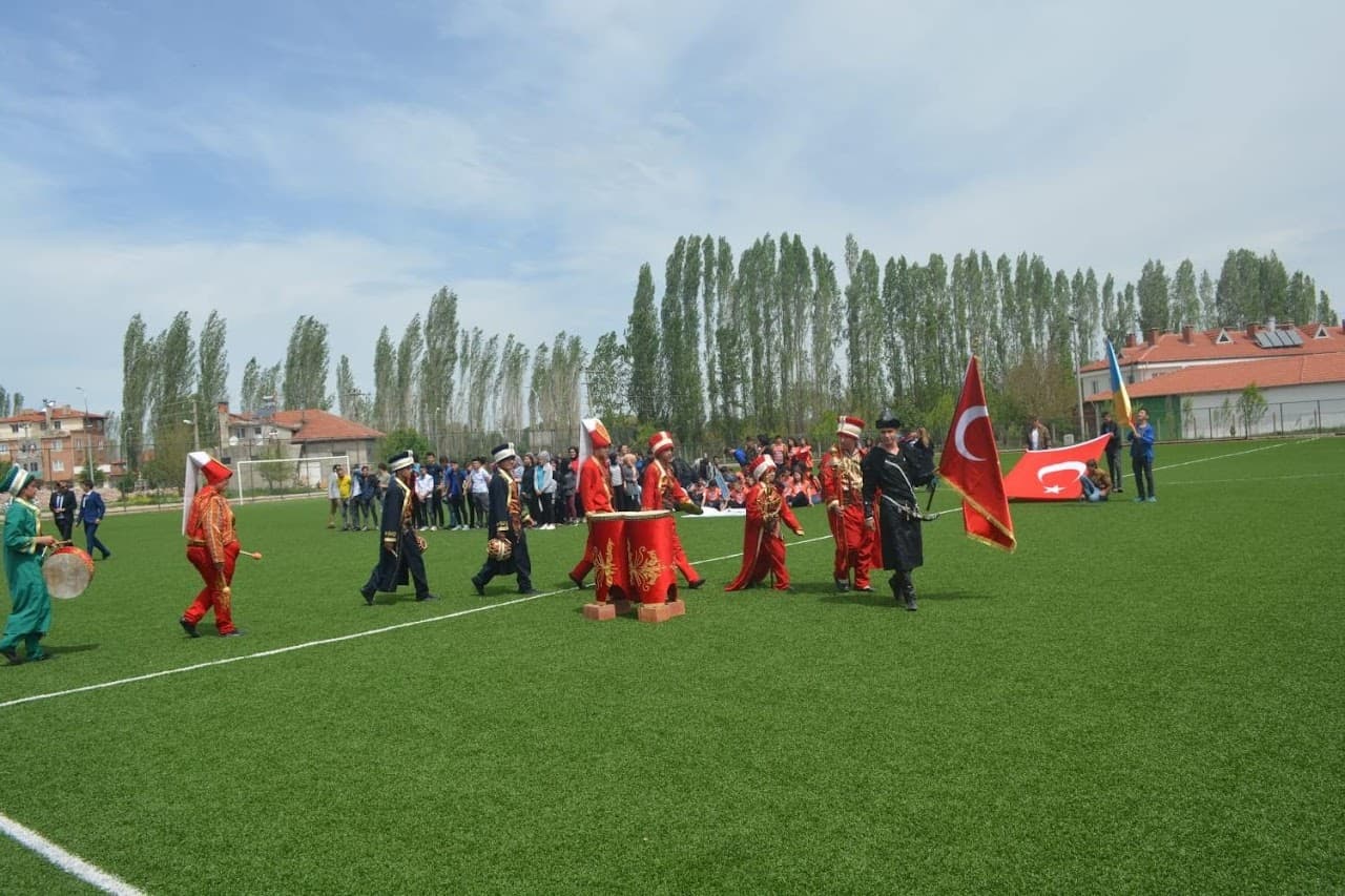 çavdarhisar futbol sahası 4