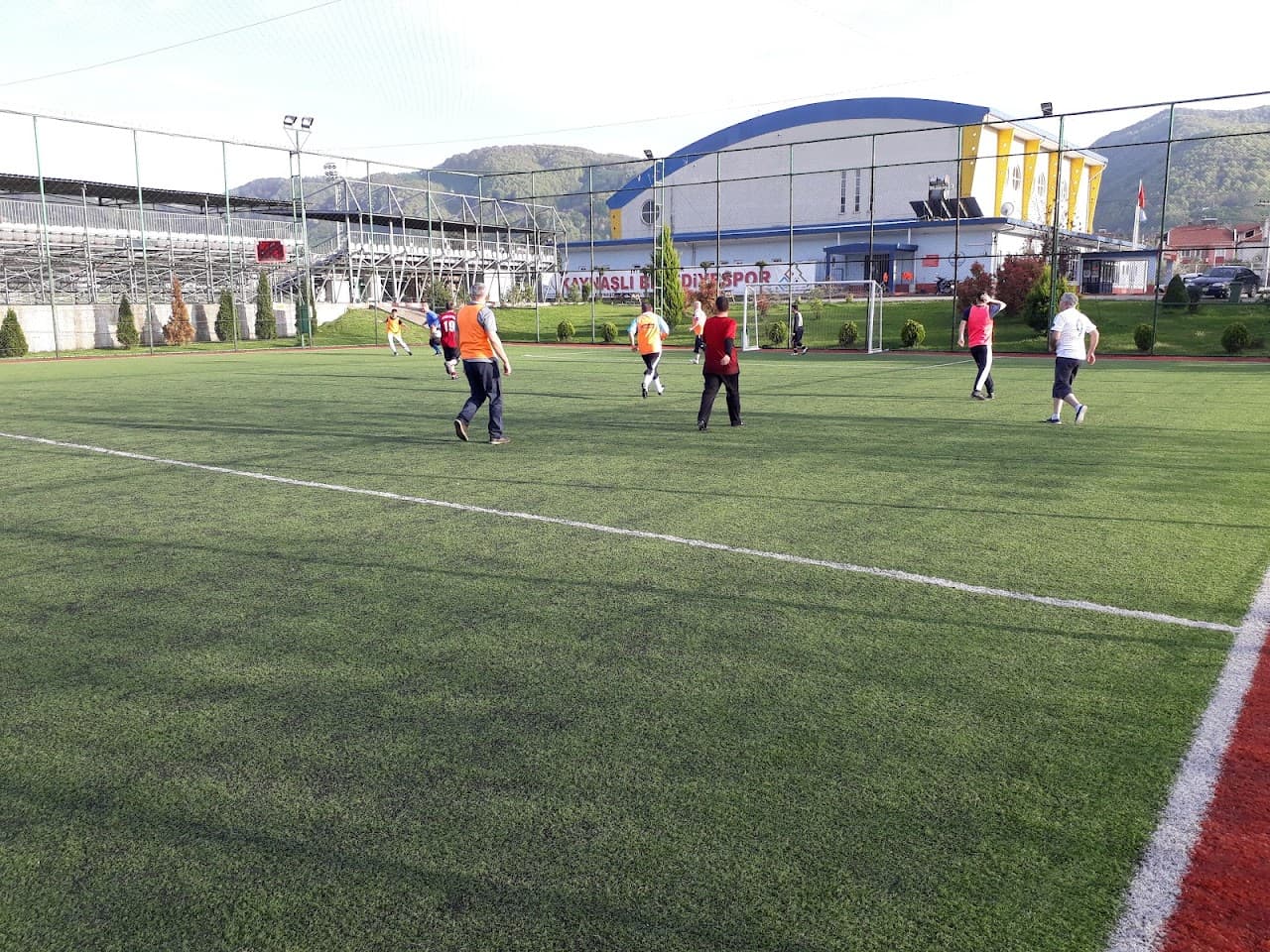 Kaynaşlı Halı Saha (Gençlik ve Spor İlçe Müdürlüğü) 2