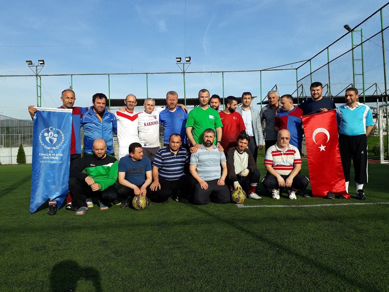 Kaynaşlı Halı Saha (Gençlik ve Spor İlçe Müdürlüğü) 4