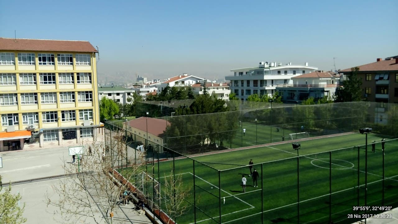 Cumhuriyet Anadolu Lisesi Halı Saha Tesisleri 3