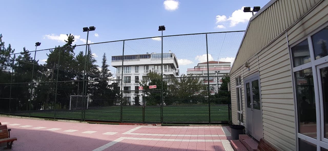 Cumhuriyet Anadolu Lisesi Halı Saha Tesisleri 5