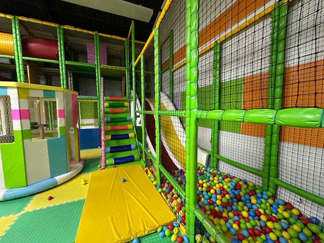 Pasha LounGe SaklıBahçe Spor Kompleksi 2