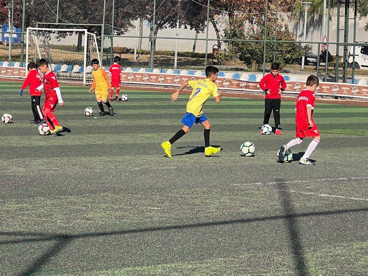 Batıkent Aybesk Halı Saha Tesisleri 4