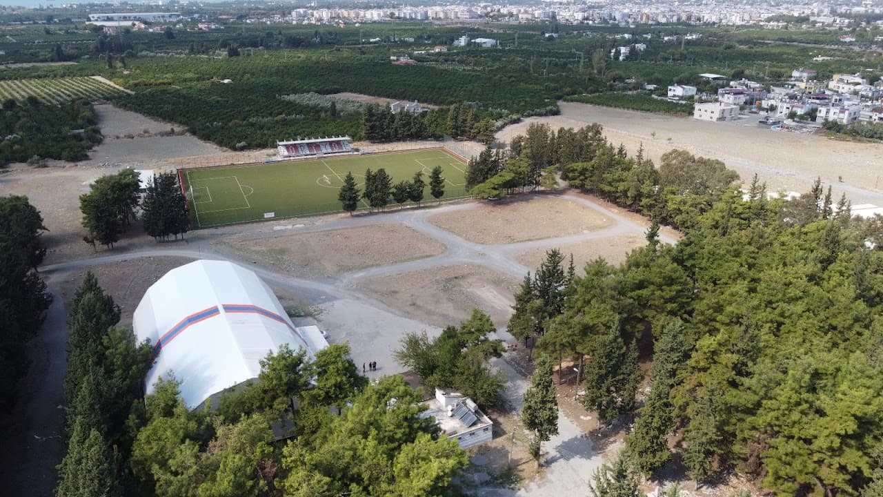 Berat Kapalı Halısaha