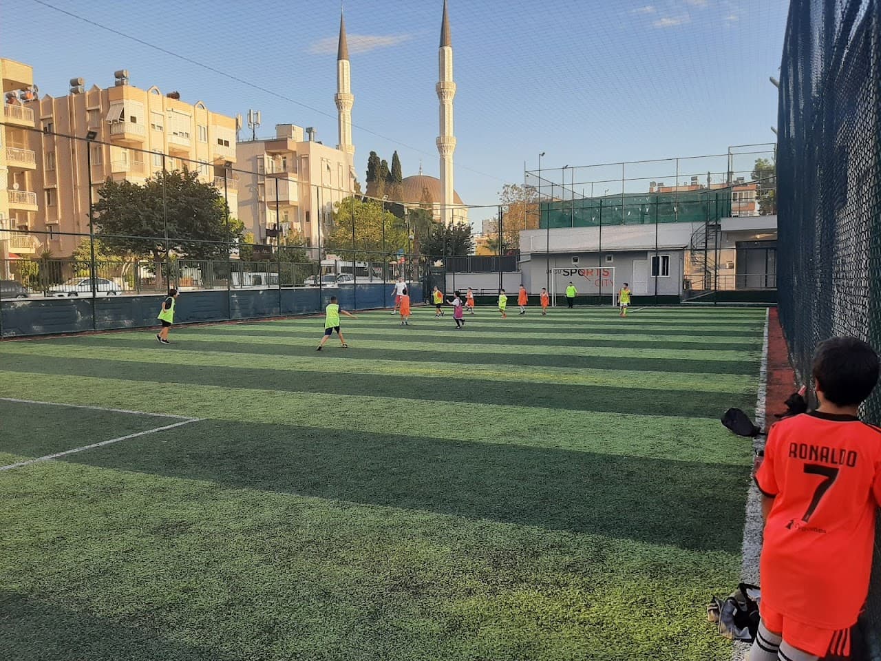 Karnaval hali saha& karsiyaka futbol akedemisi 4
