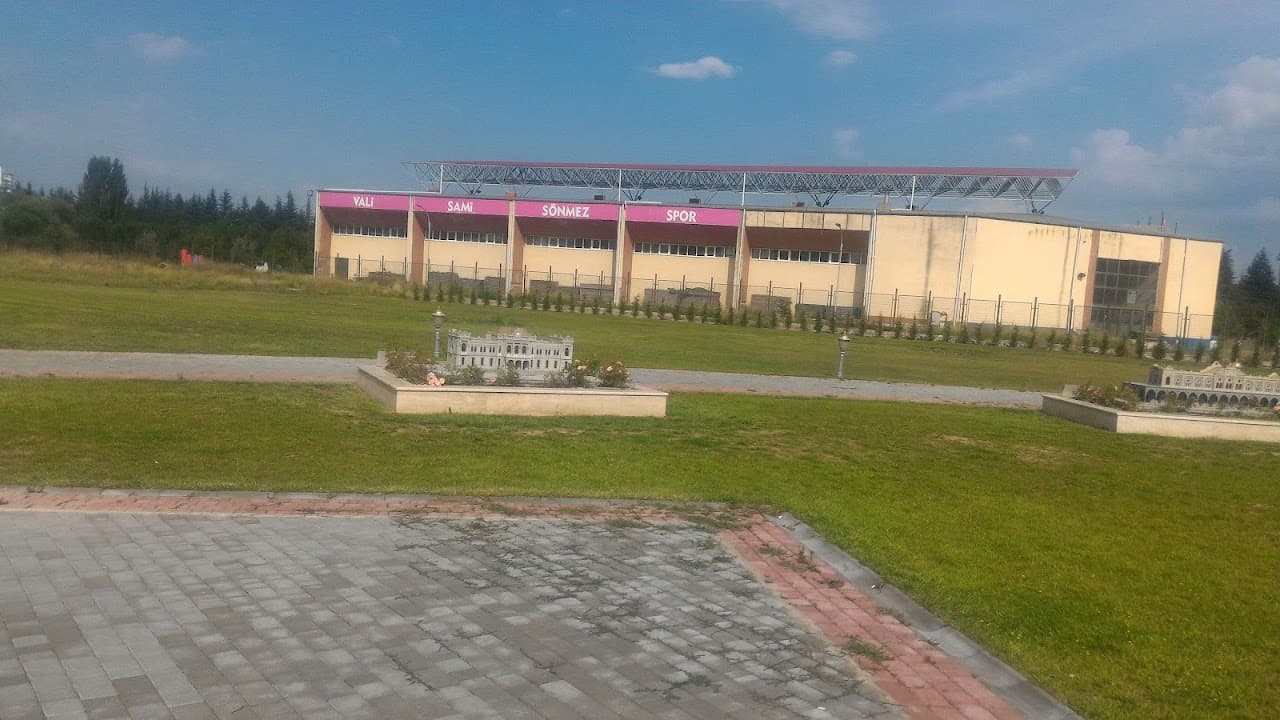 Vali Sami Sönmez Spor Kompleksi 5