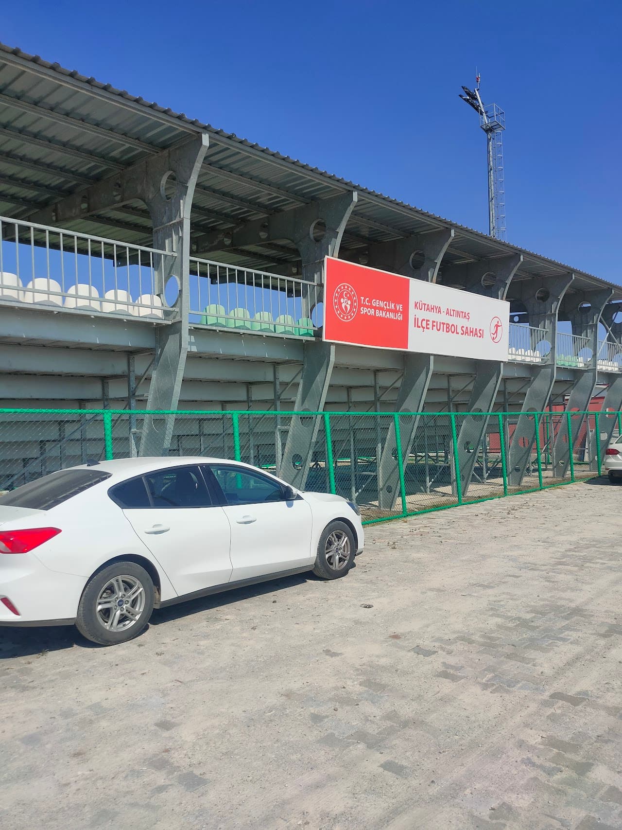 T.C. GENÇLİK VE SPOR BAKANLIĞI KÜTAHYA - ALTINTAŞ İLÇE FUTBOL SAHASI 2