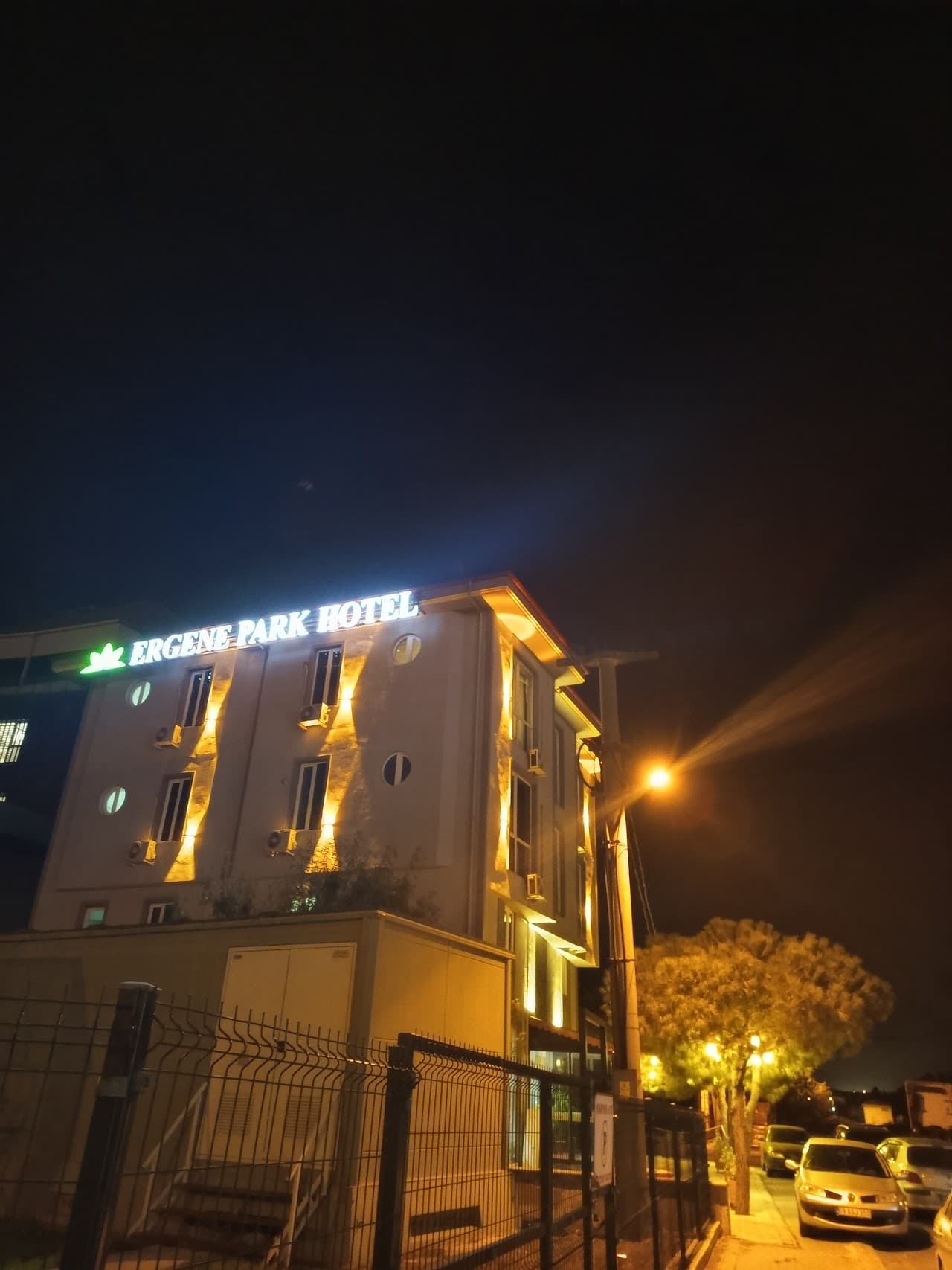 Mutlu Halı Saha