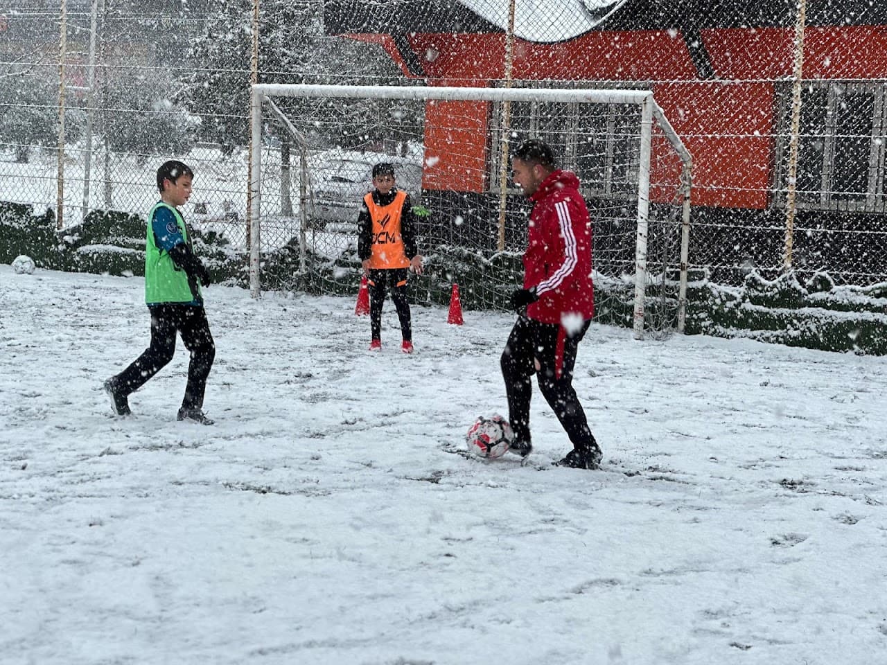 BEYLERBEYİ HALI SAHA (fıstıklık mh.) 3