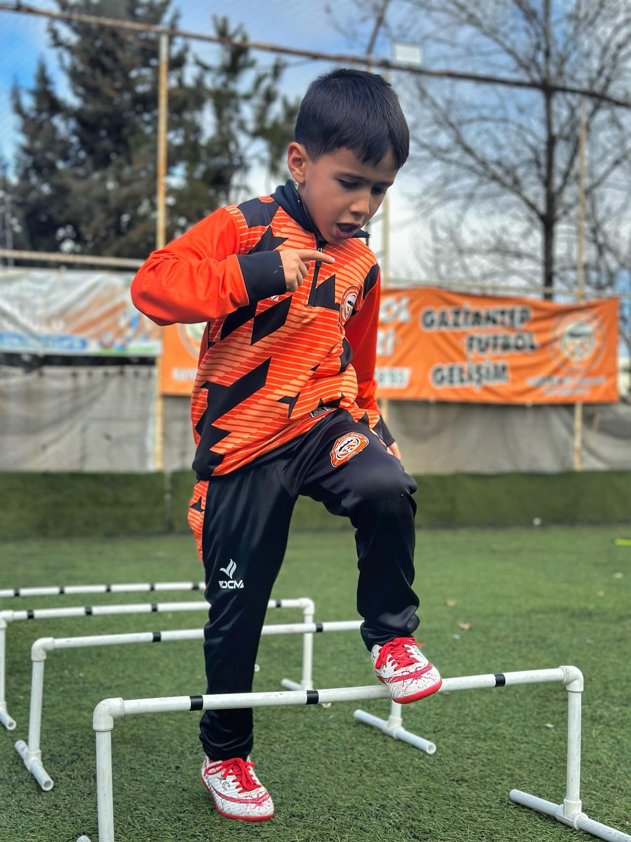 BEYLERBEYİ HALI SAHA (fıstıklık mh.) 4