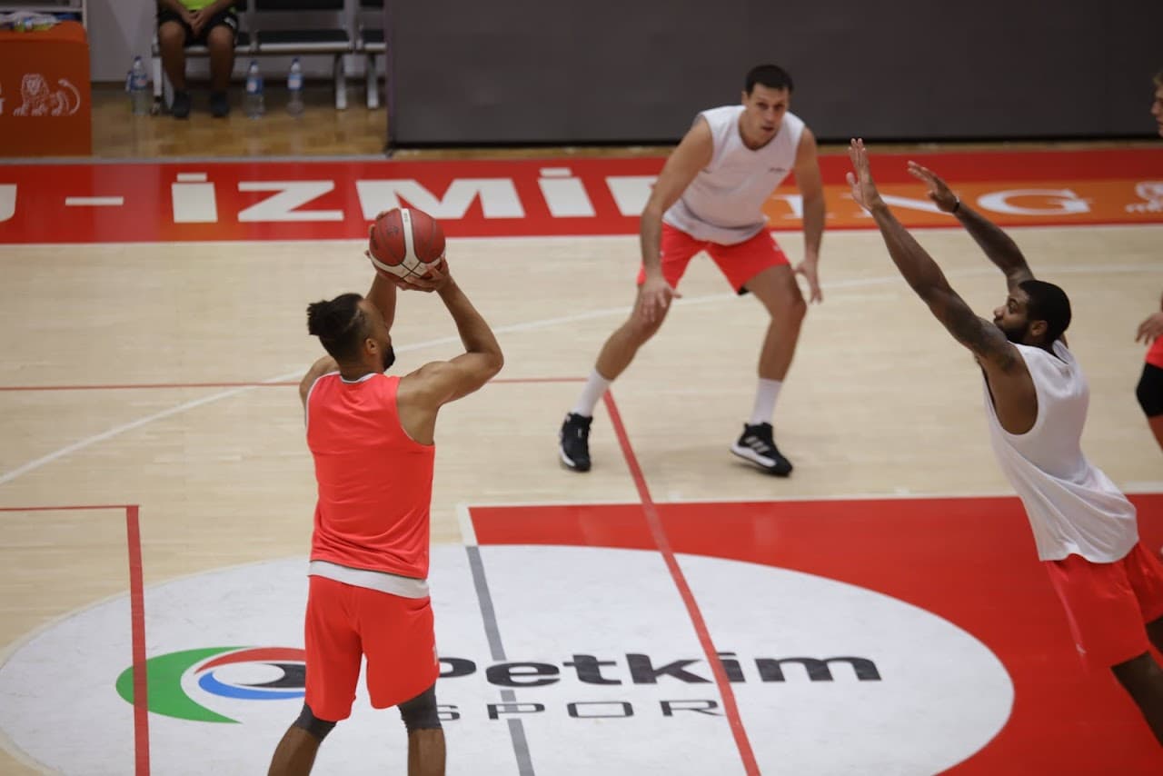 Aliağa Belediyesi Spor Kompleksi 4