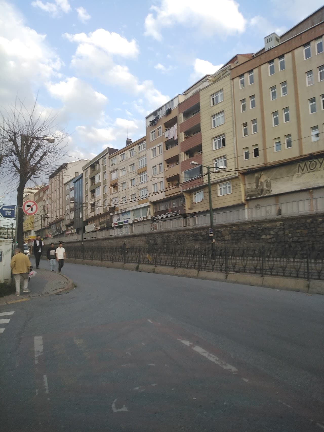 Galata Spor Futbol Kulübü Demirciler Sitesi Halı Sahası 4