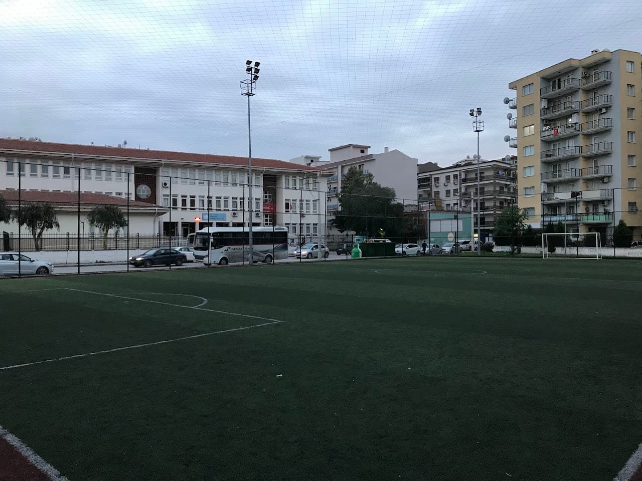 Karşıyaka Belediyesi Zümrüt Parkı Spor Tesisleri