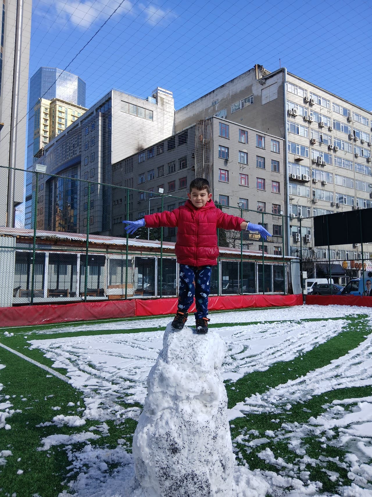 ŞİŞLİ BOMONTİ SPOR KULÜBÜ HALI SAHA VE SOSYAL TESİSLERİ 2