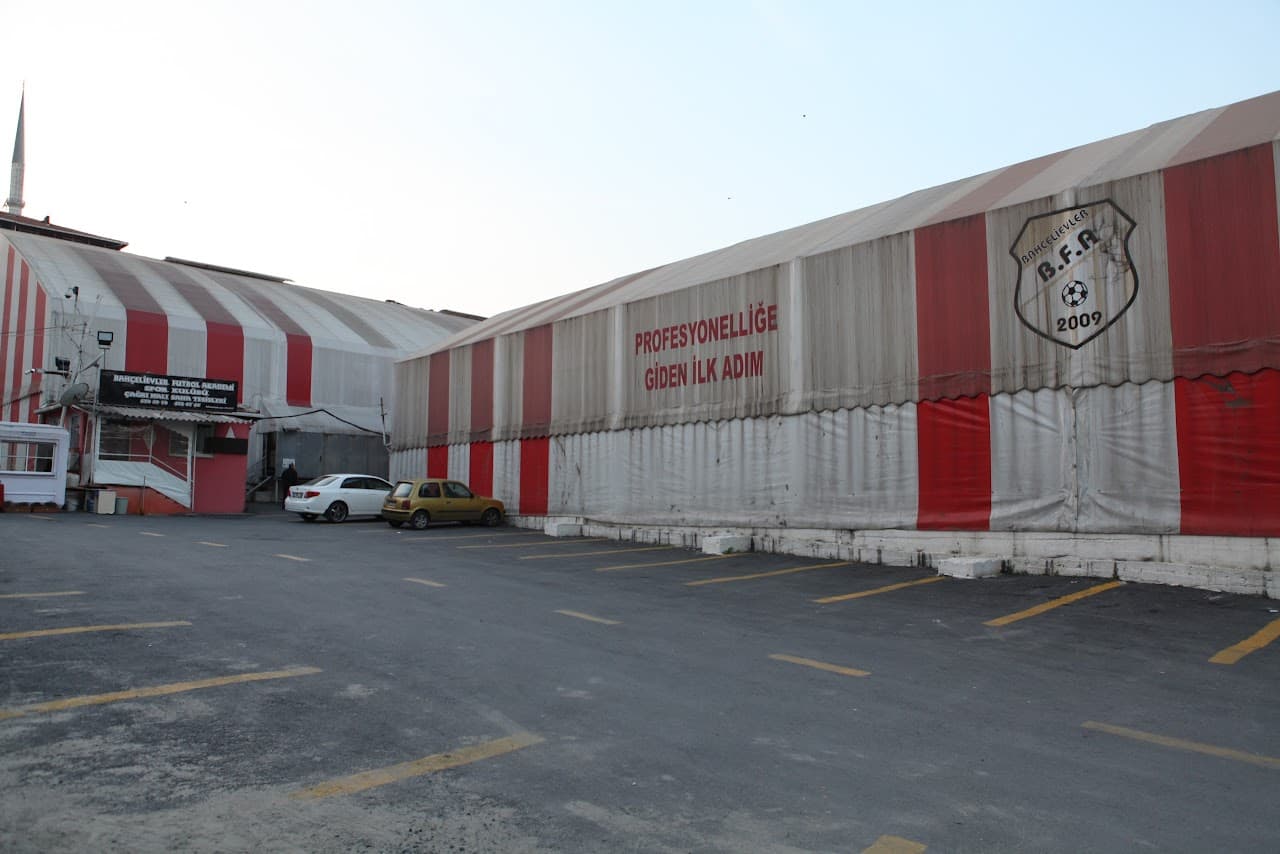 Çağrı Halı Saha Tesisleri 3
