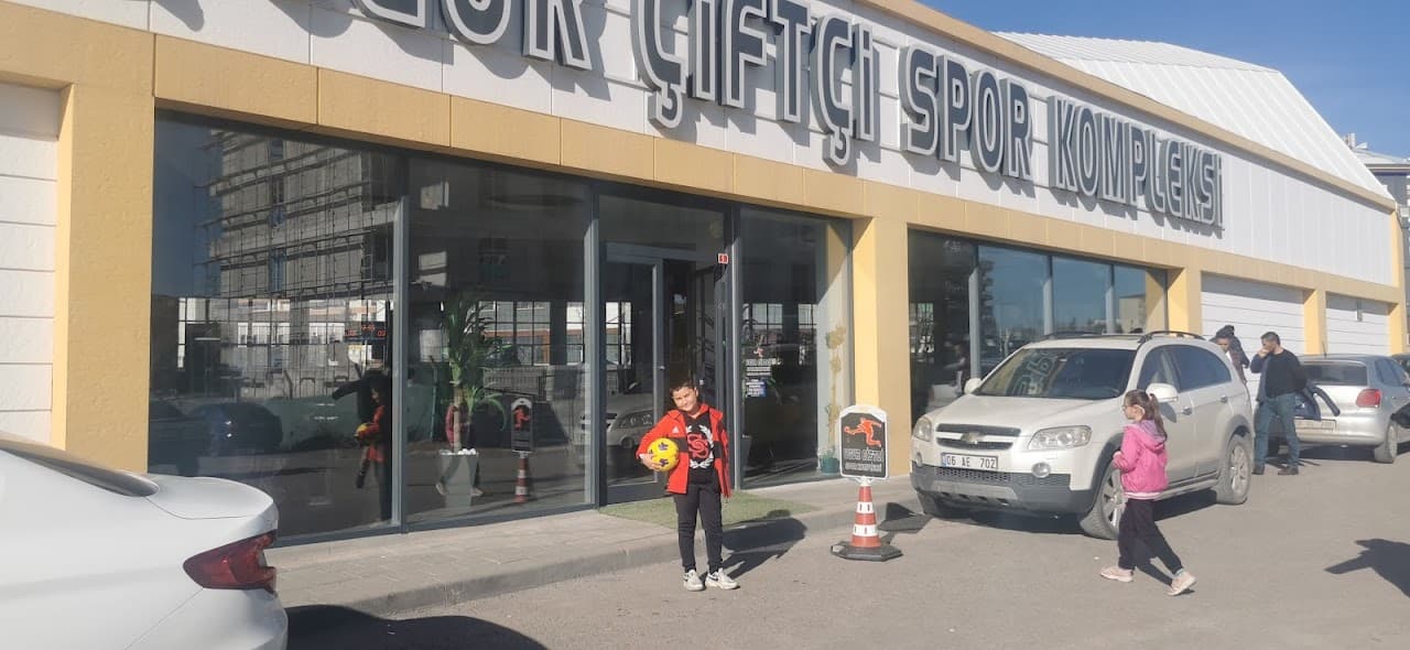 UĞUR ÇİFTÇİ SPOR KOMPLEKSİ 4