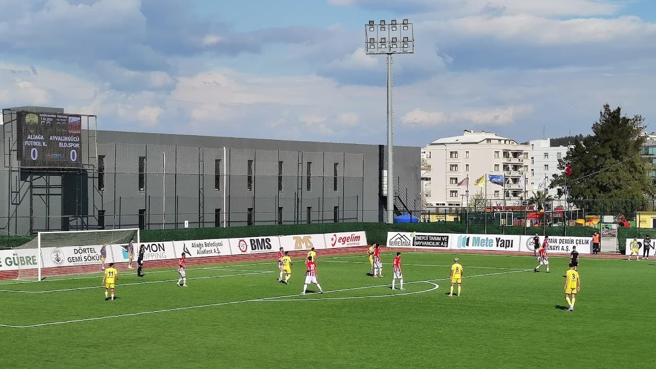 Aliağa Atatürk Stadyumu 3