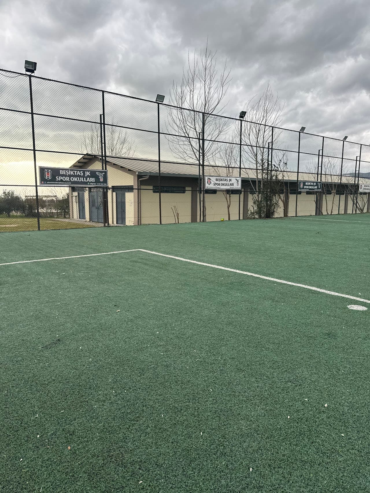 Ödemiş Beşiktaş JK Futbol Okulu Tay Park Halı Saha Tesisleri 4