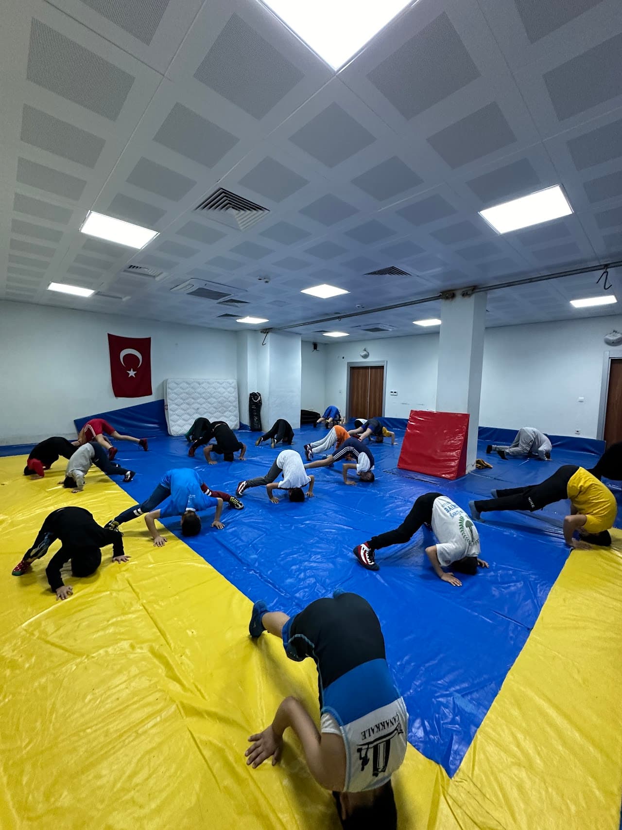 Ayvacık Kapalı Spor Salonu 3
