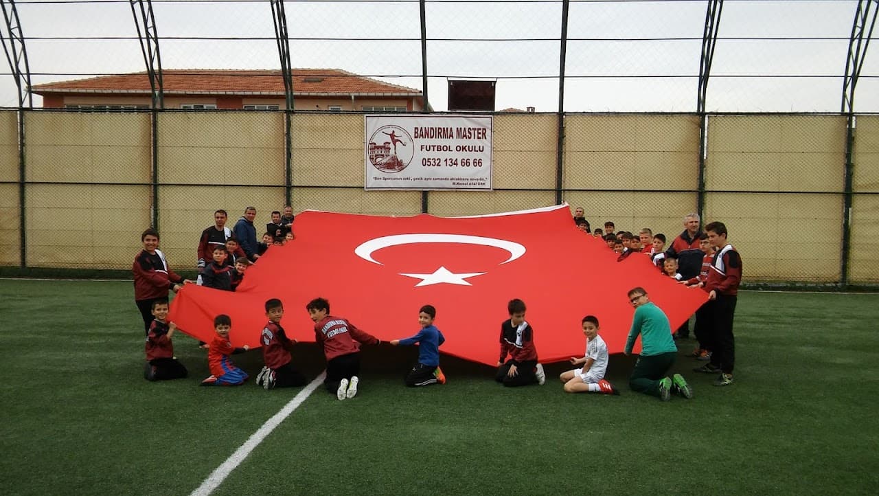 Selvi Halı Saha Bandırma 3