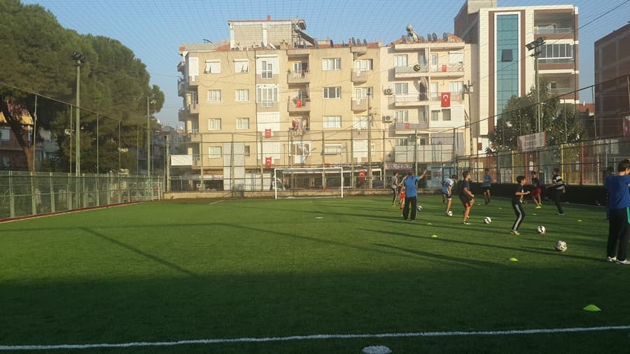 Turgutlu Lisesi Halı Sahası 3