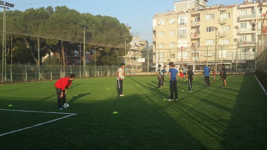 Turgutlu Lisesi Halı Sahası 4