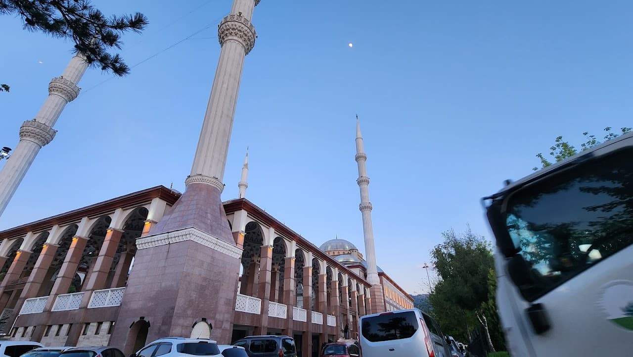 Hüdavendigar Kent Park Sadık Halı Saha 5
