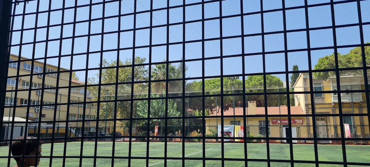 İzmir Atatürk Lisesi Futbol Sahası 4